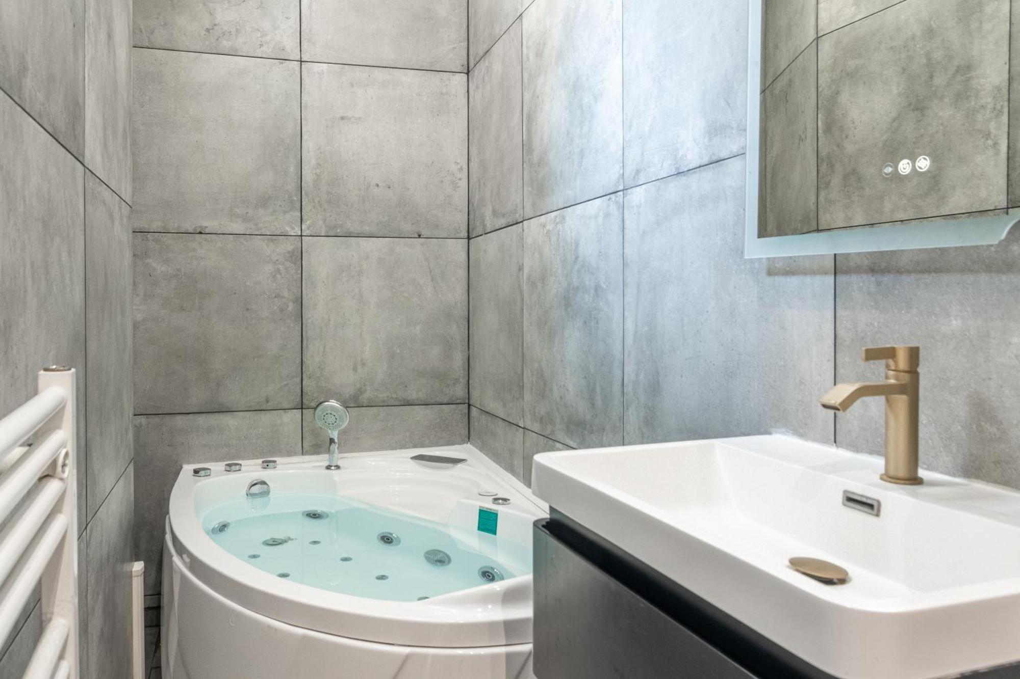 Lavie Maison Eiffel Ac Hot Tub 巴黎 外观 照片